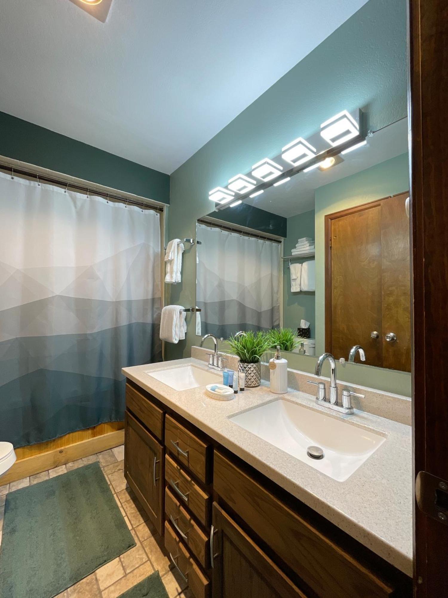 Relax, Adventure, Views, Amenities+Memories Apartment Granby Luaran gambar