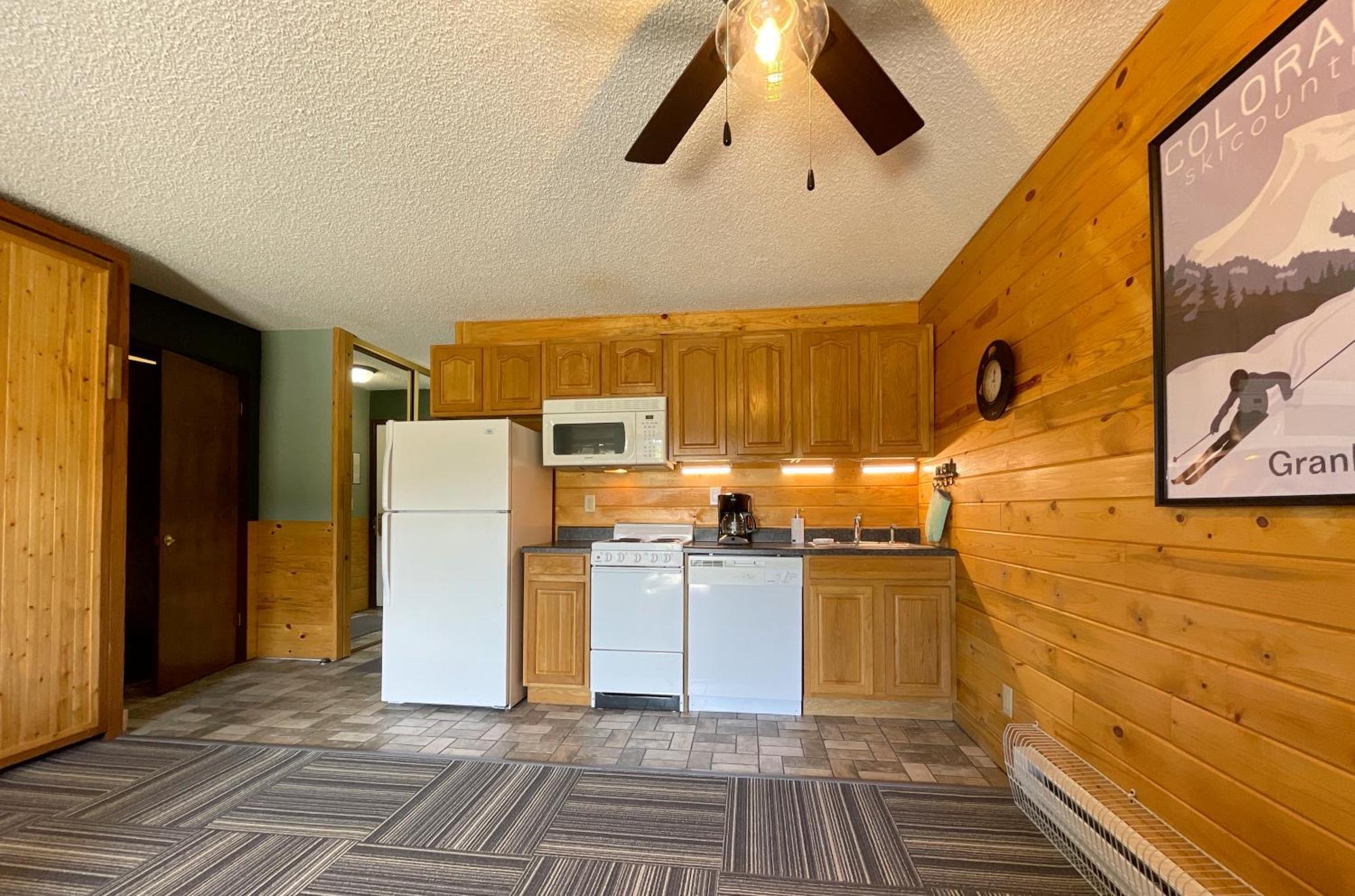 Relax, Adventure, Views, Amenities+Memories Apartment Granby Luaran gambar